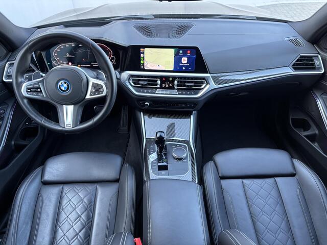 BMW 3-SERIE Touring 330e M-SPORT / PHEV / HUD / Adaptieve Cruise / Virtual Cockpit / Elektr. Klep / Stoel Verwarming / Lederen Bekleding / Apple Carplay & Android Auto / Dodehoek Detectie /