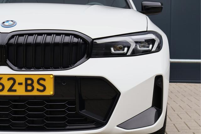 BMW 3-SERIE Touring 320e | M Sport LCI | Leer / Alcantara | Trekhaak afn. | Live Cockpit Plus | DAB+ | Stoelverwarming | M-Pakket