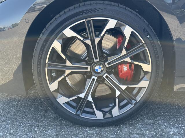 BMW 3-SERIE Touring 330e | M-Sport Pro | Dravit | Panorama | Trekhaak | Stoel + Stuurverw. | HiFi | 360 Cam