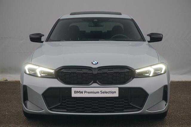 BMW 3-SERIE Sedan M340i xDrive 19'' / Harman Kardon / Schuif-/kanteldak / Elektrisch verstelbare stoelen