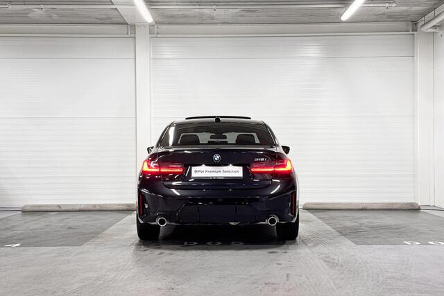BMW 3-SERIE Sedan 318i | M-Sport | Comfort Pack | Driving Assistant | Hifi System | Schuif-/kanteldak | Comfort Access | Trekhaak l Huisselectie
