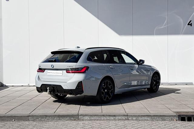 BMW 3-SERIE Touring 330e xDrive M-Sport Pro / 19" / Trekhaak / Getinte Ramen / Glazen schuifdak