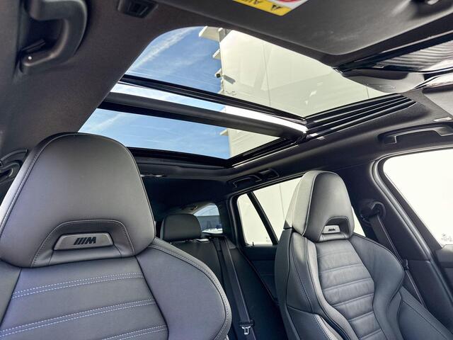 BMW 3-SERIE Touring 330e xDrive M-Sport Pro / 19" / Trekhaak / Getinte Ramen / Glazen schuifdak