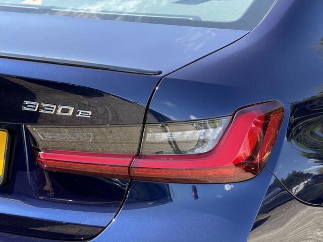 BMW 3-SERIE 330e | M-Sport Pro | Schuif-/Kanteldak | 360 Camera | HiFi | Trekhaak | Adapt. Led | Stoel + Stuurverw.