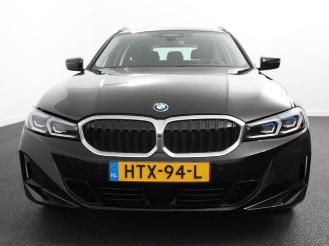 BMW 3-SERIE Touring 320e Plug in Hybride Climate control Adaptive Cruise Control Parkeersensoren Navigatie LED Apple Carplay/ Android Auto Camera