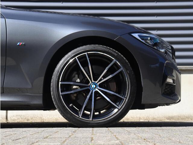 BMW 3-SERIE Touring 330e | High Executive | M Sportpakket | Laserlight | Getint Glas | Verwarmbare Voorstoelen | Hi-Fi | Apple Carplay | 19'' LMV
