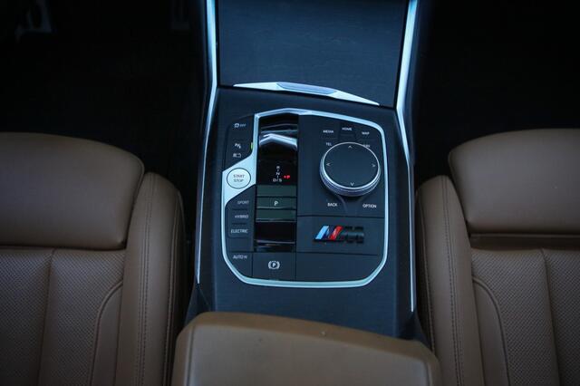 BMW 3-SERIE Touring 330e xDrive M sport | Pano | BTW | Trekhaak | Memory | HUD |