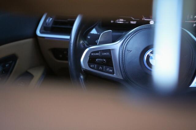 BMW 3-SERIE Touring 330e xDrive M sport | Pano | BTW | Trekhaak | Memory | HUD |