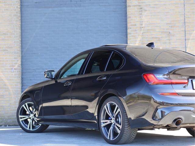 BMW 3-SERIE 330e M Sport Individual | Citrinschwarz | Laser | Pano | Harman/Kardon | Zeer compleet