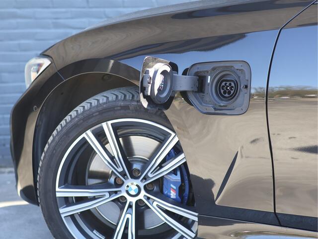 BMW 3-SERIE 330e M Sport Individual | Citrinschwarz | Laser | Pano | Harman/Kardon | Zeer compleet