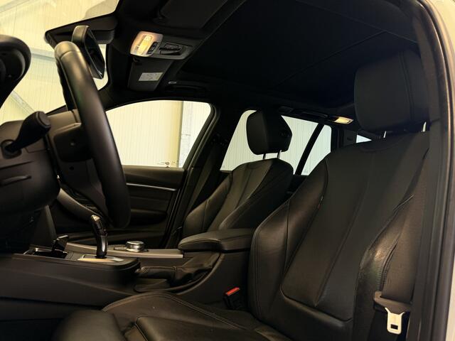 BMW 3-SERIE Touring 320i M Sport Edition | Pano | Harman / Kardon | Leder | Head-Up | Achteruitrijcamera |