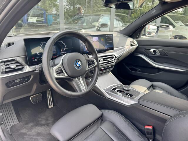 BMW 3-SERIE Touring 320e M-Pakket*LED-Matrix*Trekhaak*Eerste eigenaar*Origineel NL*