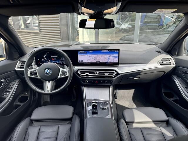 BMW 3-SERIE Touring 320e M-Pakket*LED-Matrix*Trekhaak*Eerste eigenaar*Origineel NL*
