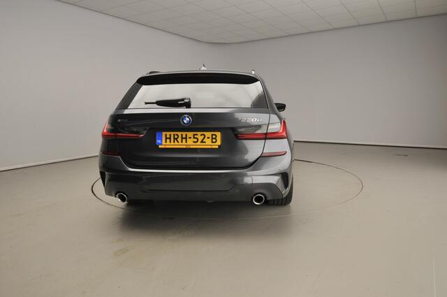 BMW 3-SERIE Touring 330e xDrive M Sport/ Elektrische Trekhaak/ Cruise Control/ Sportstoelen/ Stoelverwarming / Alu wielen 19 inch