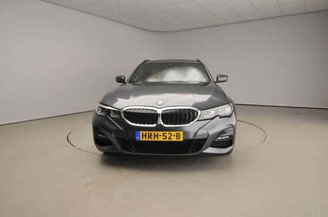 BMW 3-SERIE Touring 330e xDrive M Sport/ Elektrische Trekhaak/ Cruise Control/ Sportstoelen/ Stoelverwarming / Alu wielen 19 inch