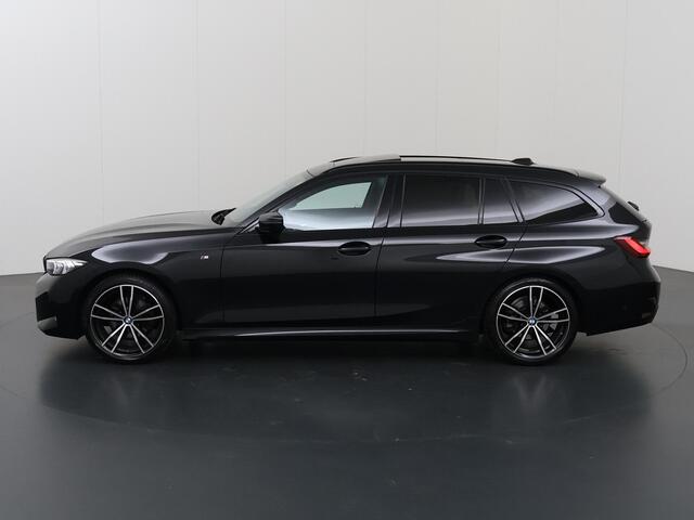 BMW 3-SERIE Touring 320i | M-Pakket | Panoramadak | Trekhaak Ele.wegklapbaar | Apple CarPlay/Android Auto | Curved Display | Stuur/Stoelverwarming | Interieur Verlichting | Sportstoelen | Camera | DAB | Ele. kofferdeksel |