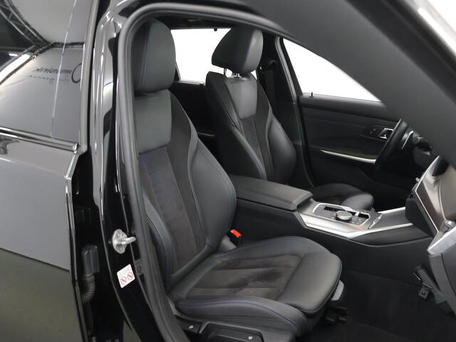 BMW 3-SERIE Touring 320i | M-Pakket | Panoramadak | Trekhaak Ele.wegklapbaar | Apple CarPlay/Android Auto | Curved Display | Stuur/Stoelverwarming | Interieur Verlichting | Sportstoelen | Camera | DAB | Ele. kofferdeksel |