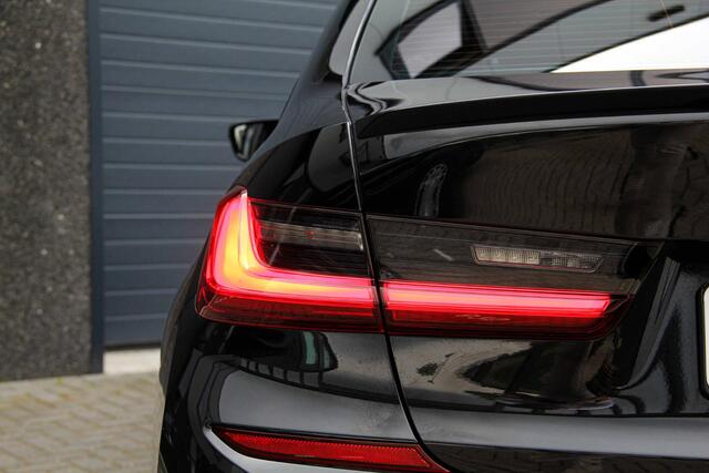 BMW 3-SERIE 320e M sport plus | Vol in de opties | Pano | M leder | Laserlight | 2022 | NL Auto | BTW
