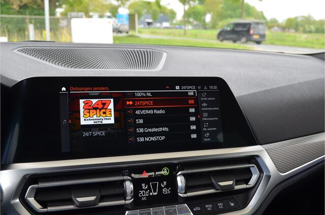 BMW 3-SERIE 318i M Sport Pakket | Sfeer | Camera | Carplay | Led | Live Cockpit Pro | Leer | NL Auto! Stoelverw. | Shadow-line |