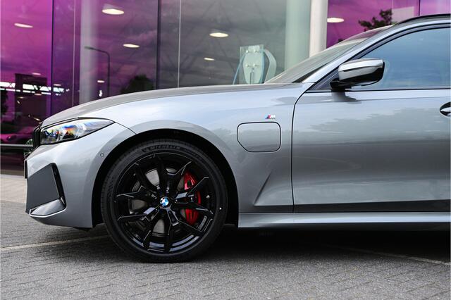 BMW 3-SERIE Touring 330e M Sport Automaat / Panoramadak / Trekhaak / Sportstoelen / Achteruitrijcamera / Comfort Access / Active Cruise Control / Adaptieve LED / Stuurverwarming