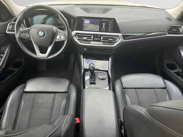BMW 3-SERIE 318i Executive Edition Sport Interieur, Sfeerverlichting, Carplay, Android Auto, Led, Privacy Glass