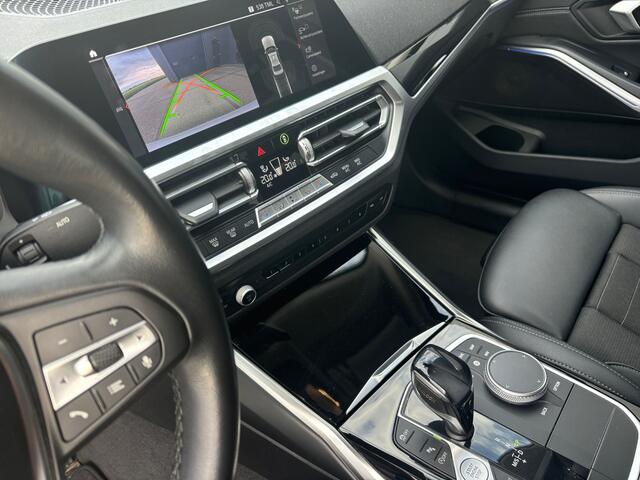 BMW 3-SERIE 318i Executive Edition Sport Interieur, Sfeerverlichting, Carplay, Android Auto, Led, Privacy Glass