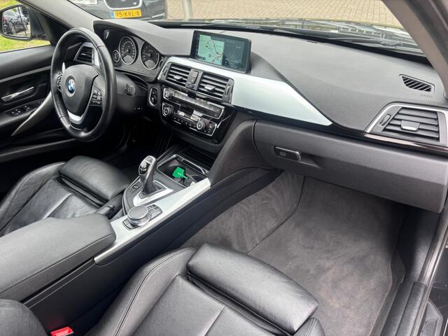 BMW 3-SERIE Touring 320i High Executive Automaat 2017 Zwart Leder