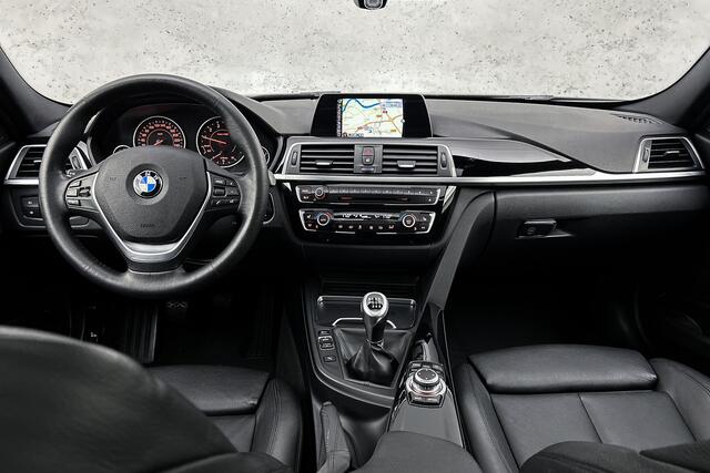 BMW 3-SERIE 318i Edition Luxury Line | Stoelverwarming | Lederen bekleding | Schuifdak | LED