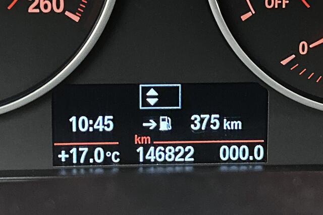 BMW 3-SERIE 318i Edition Luxury Line | Stoelverwarming | Lederen bekleding | Schuifdak | LED