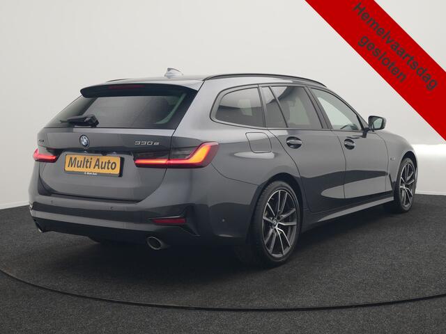 BMW 3-SERIE Touring 330e xDrive 292pk Dealer O.H. PHEV | Cruise Control | Camera | Lederen Sportstoelen Verwarmd | Apple Carplay | Blis | Park Assistant | Navigatie | DAB | Virtual | 18''L.M. | Plug In Hybrid |