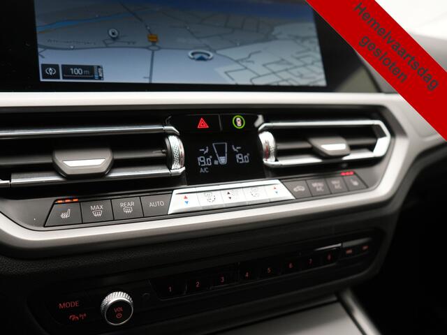 BMW 3-SERIE Touring 330e xDrive 292pk Dealer O.H. PHEV | Cruise Control | Camera | Lederen Sportstoelen Verwarmd | Apple Carplay | Blis | Park Assistant | Navigatie | DAB | Virtual | 18''L.M. | Plug In Hybrid |