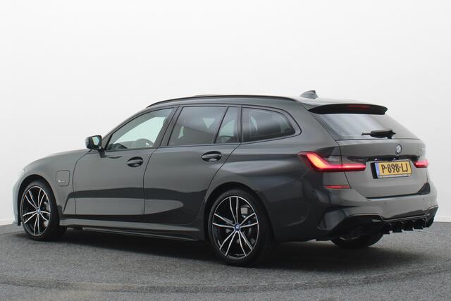 BMW 3-SERIE Touring 330e Business Edition Plus M-sport Panoramadak, M-Sportstoelen, Carbon, Camera, Elektr. Trekhaak, 19''