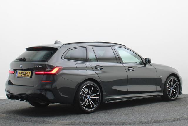 BMW 3-SERIE Touring 330e Business Edition Plus M-sport Panoramadak, M-Sportstoelen, Carbon, Camera, Elektr. Trekhaak, 19''
