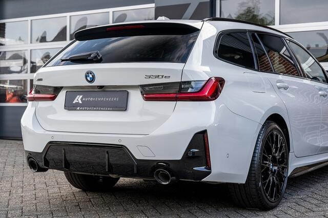 BMW 3-SERIE Touring 330e xDrive M-Sport | Panorama | Harman/Kardon | Memory | Trekhaak | Parking Ass. Plus | 19' Inch |