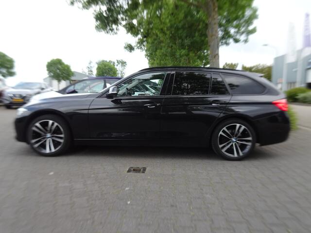 BMW 3-SERIE Touring 318d M Sport Edition