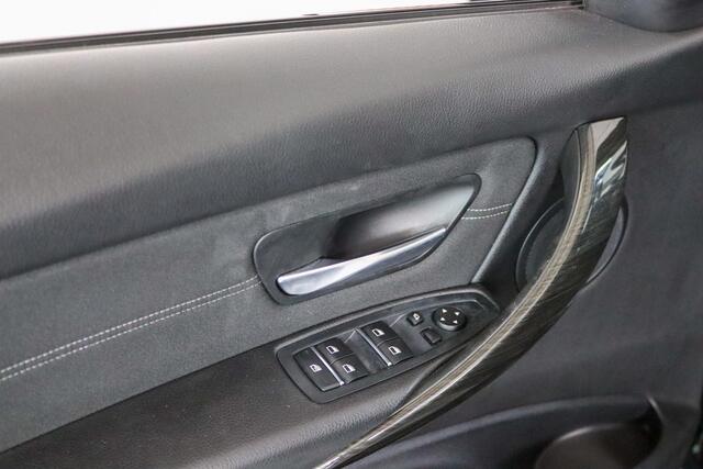 BMW 3-SERIE Touring 320d EDE Corporate Lease Executive Trekhaak, stoelverwarming, Cruise Control