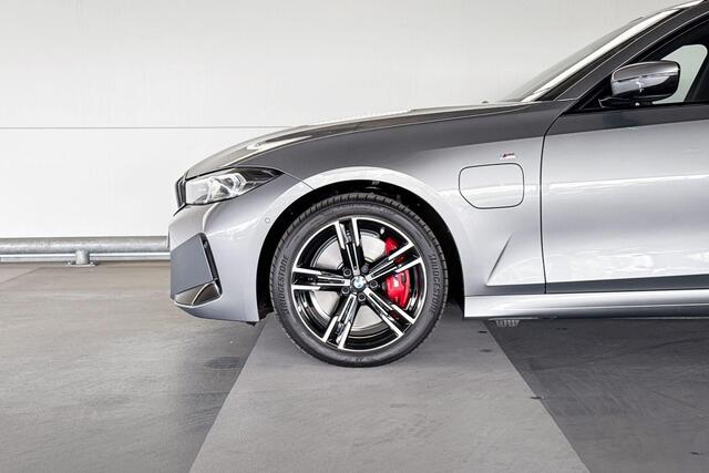 BMW 3-SERIE Touring 330e