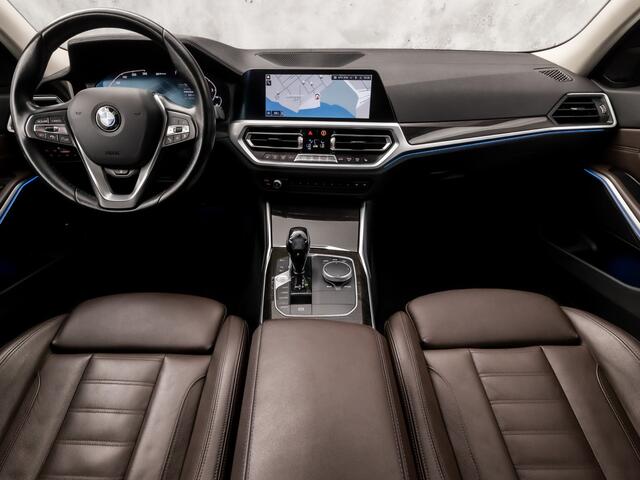 BMW 3-SERIE 330e High Executive 252Pk Automaat (SCHUIFDAK, DEALER ONDERHOUDEN, APPLE CARPLAY, GROOT NAVI, CAMERA, GETINT GLAS, BRUIN LEDER, SPORTSTOELEN, STUUR/STOELVERWARMING, SFEERVERLICHTING, NIEUWSTAAT)