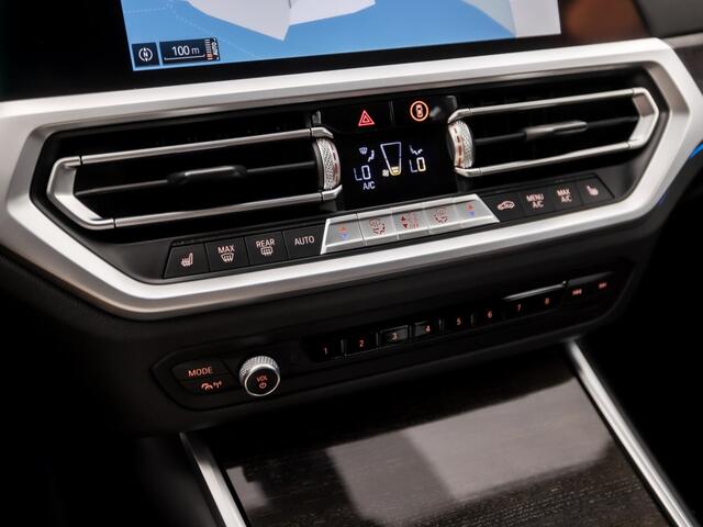 BMW 3-SERIE 330e High Executive 252Pk Automaat (SCHUIFDAK, DEALER ONDERHOUDEN, APPLE CARPLAY, GROOT NAVI, CAMERA, GETINT GLAS, BRUIN LEDER, SPORTSTOELEN, STUUR/STOELVERWARMING, SFEERVERLICHTING, NIEUWSTAAT)