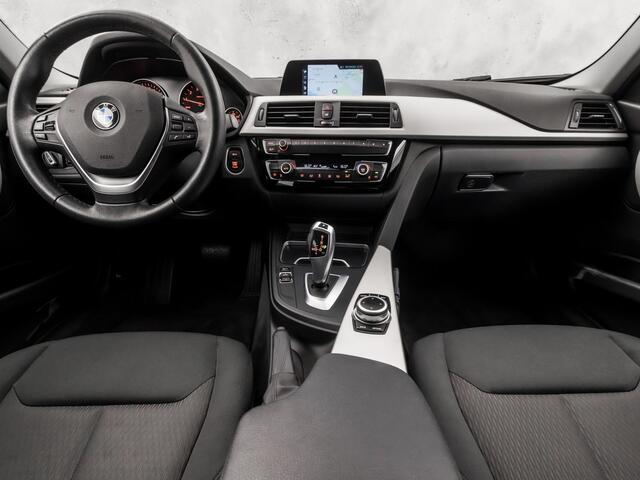 BMW 3-SERIE 318i Sportline Automaat (GROOT NAVI, BLACK PACK, CLIMATE, PARKEERSENSOREN, SPORTSTOELEN, LED KOPLAMPEN, CRUISE, NIEUWE APK, NIEUWSTAAT)