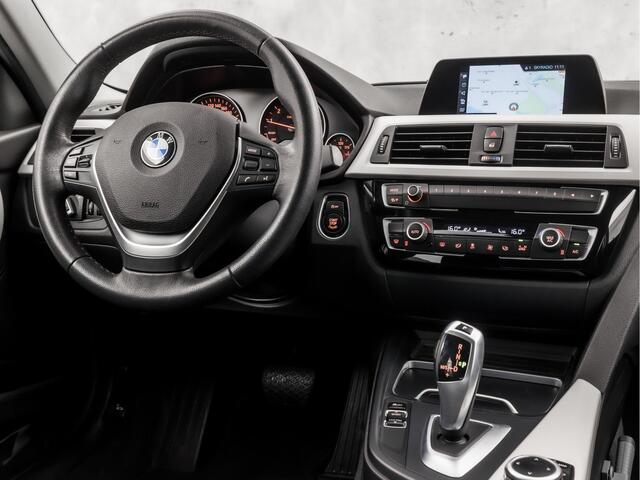 BMW 3-SERIE 318i Sportline Automaat (GROOT NAVI, BLACK PACK, CLIMATE, PARKEERSENSOREN, SPORTSTOELEN, LED KOPLAMPEN, CRUISE, NIEUWE APK, NIEUWSTAAT)