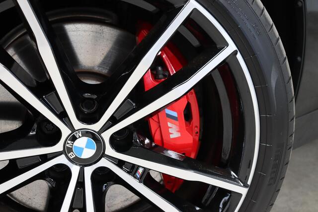 BMW 3-SERIE Touring 330e Business Edition Plus M Sport Pakket Automaat / Navigatiesysteem Professional / Head-Up Display / Panoramadak / Adaptief M Onderstel / Stoelverwarming / HiFi / Adaptieve Cruise Control / Leder / 19 Inch /