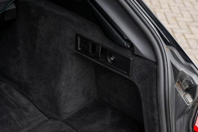 BMW 3-SERIE 330 330e Touring M Sport | Maxton | ACC | Trekhaak | Stoelverwarming | Widescreen | 18' Inch |