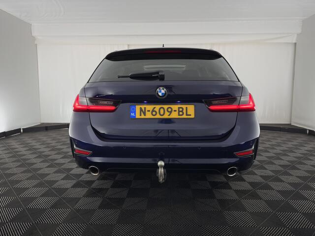 BMW 3-SERIE Touring 320e Business Edition Plus (Plug-in) (INCL.BTW) *PANO | LASER-LIGHT | LEATHER | HEATED-SPORTSEATS | HIFI-SOUND | KEYLESS | DIGI-COCKPIT | NAVI-FULLMAP | DAB | AMBIENT-LIGHT | PRIVACY-GLASS | ECC | PDC | CRUISE | 19''ALU | TOWBAR