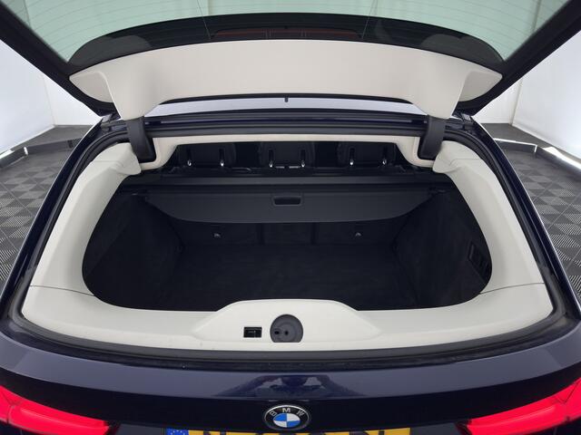 BMW 3-SERIE Touring 320e Business Edition Plus (Plug-in) (INCL.BTW) *PANO | LASER-LIGHT | LEATHER | HEATED-SPORTSEATS | HIFI-SOUND | KEYLESS | DIGI-COCKPIT | NAVI-FULLMAP | DAB | AMBIENT-LIGHT | PRIVACY-GLASS | ECC | PDC | CRUISE | 19''ALU | TOWBAR