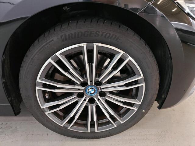 BMW 3-SERIE Touring 320e Business Edition Plus NL-AUTO | LEDER | M-PAKKET