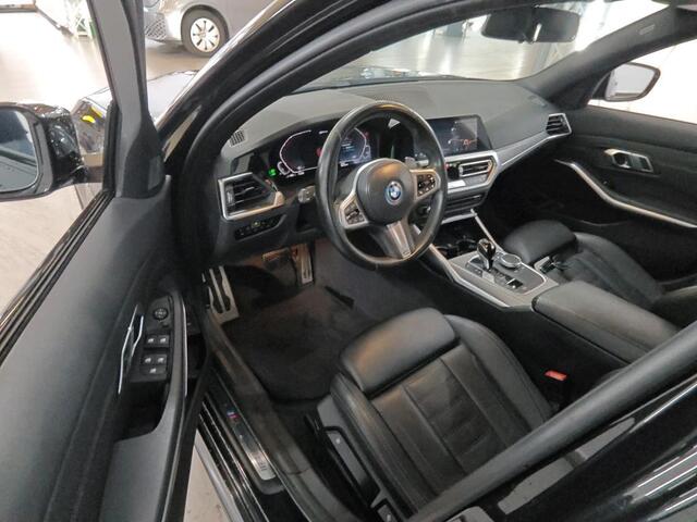 BMW 3-SERIE Touring 320e Business Edition Plus NL-AUTO | LEDER | M-PAKKET