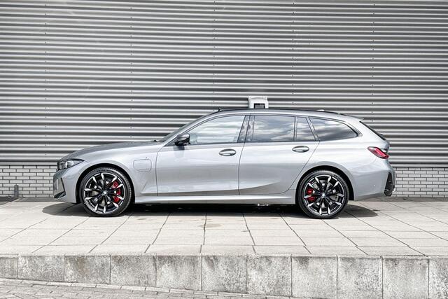 BMW 3-SERIE Touring 330e Selections