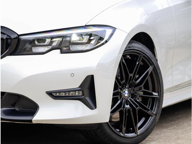BMW 3-SERIE Touring 330i M Sport High Executive Trekhaak elek.