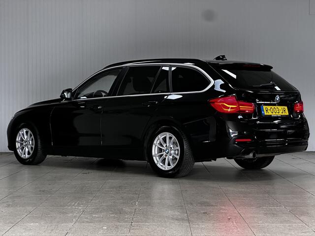 BMW 3-SERIE Touring 318i Executive Facelift!/ LED Koplampen + Mistl./ Camera/ LEER/ Elek. Kofferklep/ Bluetooth/ Stoelverw./ PDC V+A/ Navi/ Clima/ Cruise/ Armsteun/ Multi. LEDER. Stuur/ Chroom/ Dakrails.